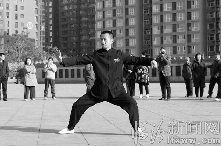 臨汾:天氣漸暖 市民晨練熱情高漲