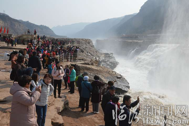 吉縣:黃河壺口瀑布水量增大