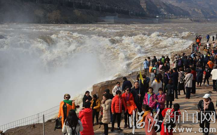 吉縣:黃河壺口瀑布水量增大