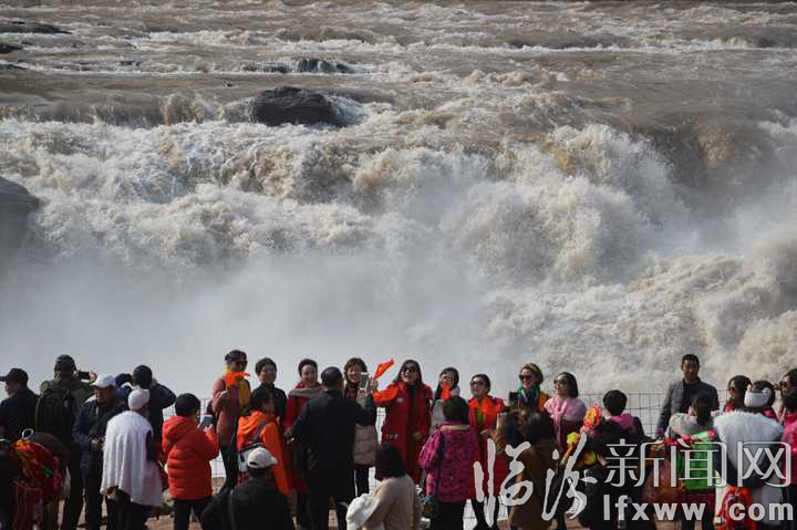 吉縣:黃河壺口瀑布水量增大