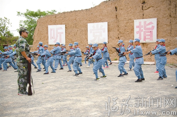 曲沃縣實(shí)驗(yàn)小學(xué)組織學(xué)生參觀紅色教育基地