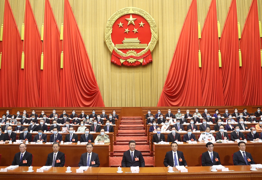 5月22日，第十三屆全國人民代表大會第三次會議在北京人民大會堂開幕。黨和國家領導人習近平、李克強、汪洋、王滬寧、趙樂際、韓正、王岐山等出席，栗戰(zhàn)書主持大會。