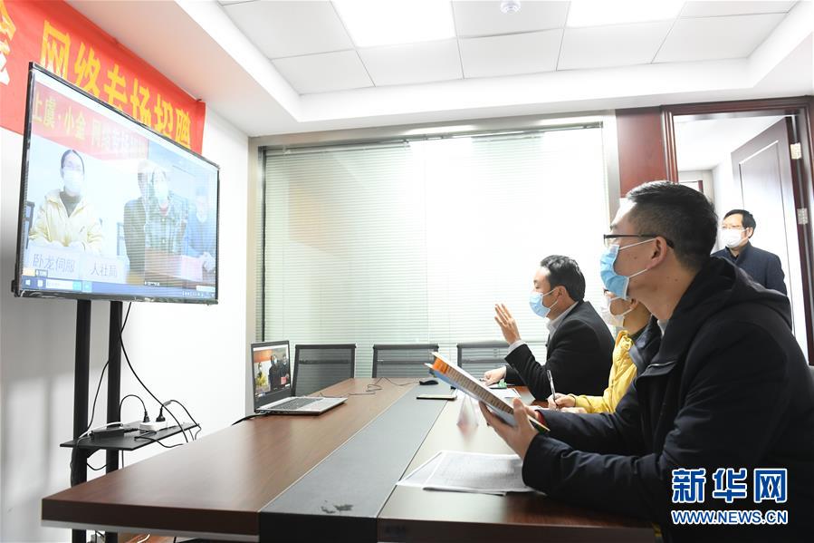 （新華全媒頭條·圖文互動(dòng)）（18）從人民中汲取磅礴力量——習(xí)近平總書(shū)記同出席2020年全國(guó)兩會(huì)人大代表、政協(xié)委員共商國(guó)是紀(jì)實(shí)