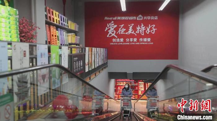 美特好從一家不足百平方米小店，一路發(fā)展成華北零售業(yè)領(lǐng)軍企業(yè)、中國(guó)百?gòu)?qiáng)商業(yè)連鎖集團(tuán)、中國(guó)零售500強(qiáng)?！∠蛏?攝
