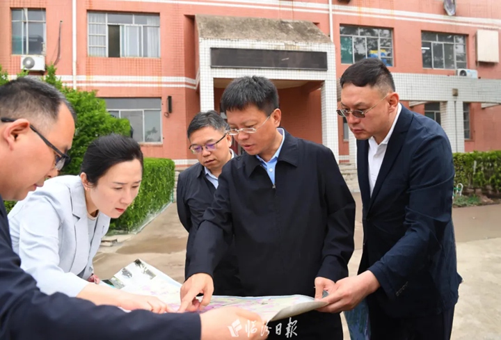 王延峰在臨汾經(jīng)濟開發(fā)區(qū)現(xiàn)場辦公