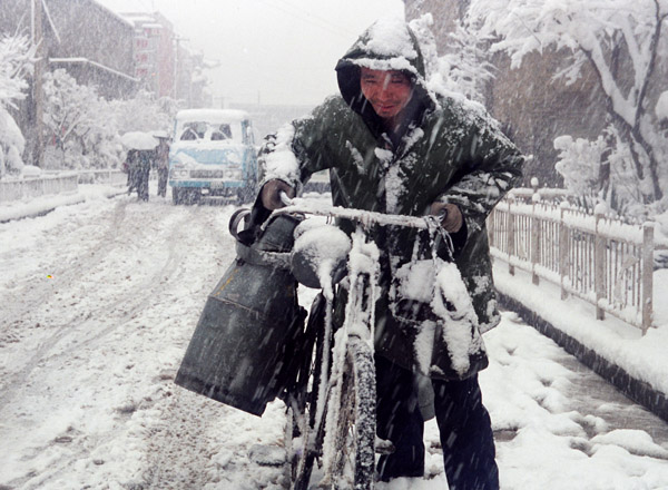 風雪送奶人 