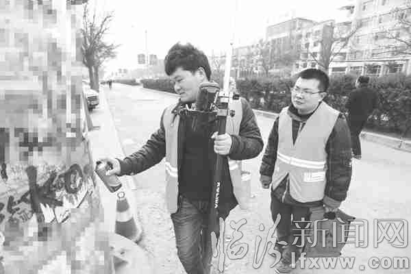 鼓樓南北街拓寬工程即將開工施工人員標(biāo)記基礎(chǔ)樁